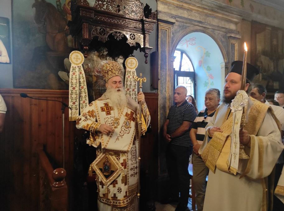 Αρχιερατική Θ. Λειτουργία στη Μονή Παναγίας Κορυφής Καμαρίου από τον Μητροπολίτη Κορίνθου