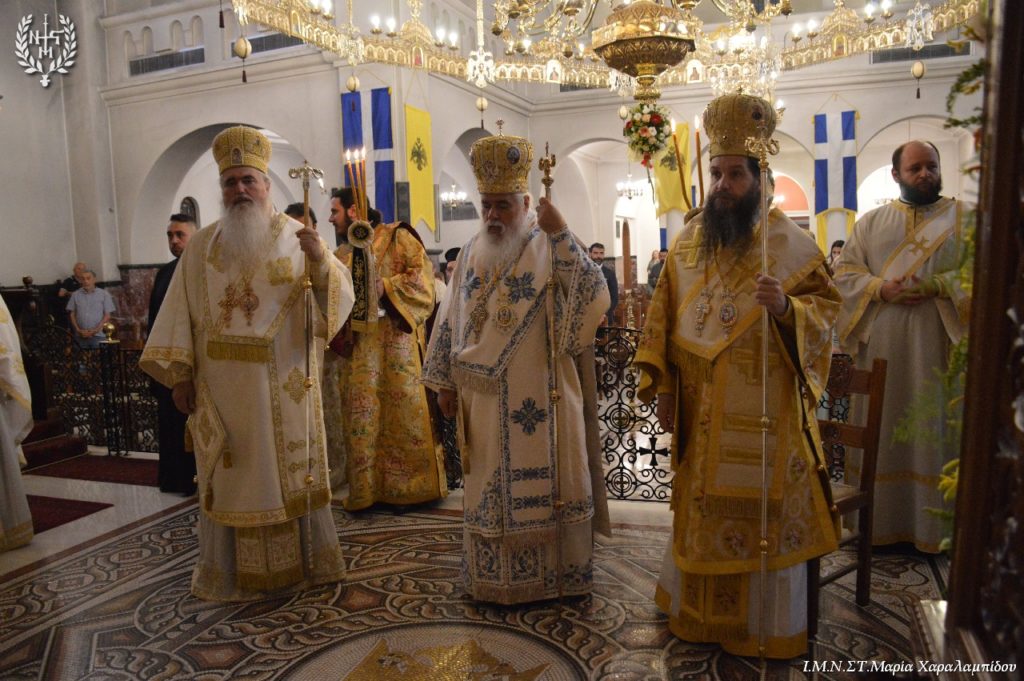 Τρισαρχιερατική Θεία Λειτουργία για τα ονομαστήρια του Μητροπολίτη Νεαπόλεως Βαρνάβα