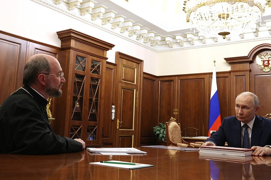 Президент В.В. Путин встретился с руководителем фонда «Круг добра» протоиереем Александром Ткаченко