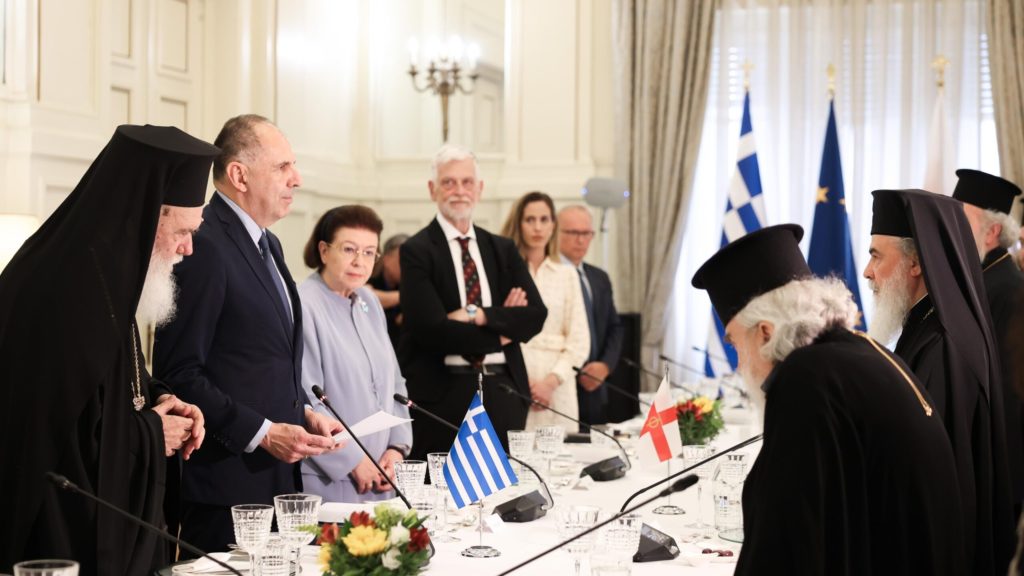 ΥΠΕΞ σε Πατριάρχη Ιεροσολύμων: Τα δικαιώματα του Πατριαρχείου αποτελούν υπόθεση όλου του Ελληνισμού