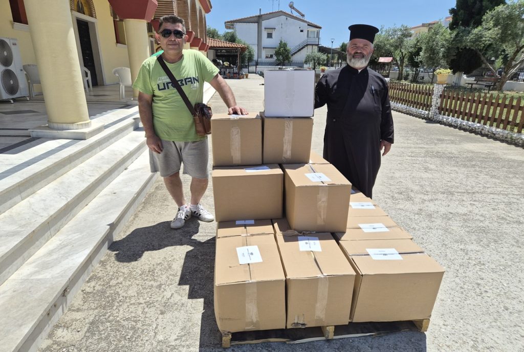 Διανομή δεμάτων και τροφίμων από την Μητρόπολη Μαρωνείας