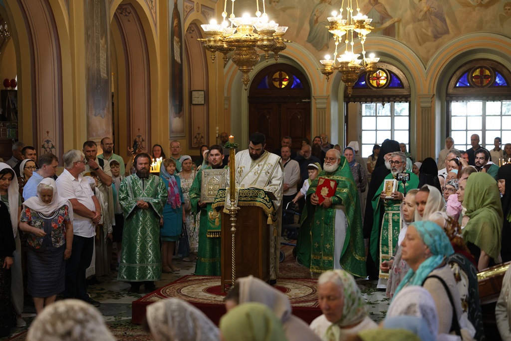 The Feast of the Holy Spirit at the Russian Ecclesiastical Mission (Missia) in Jerusalem