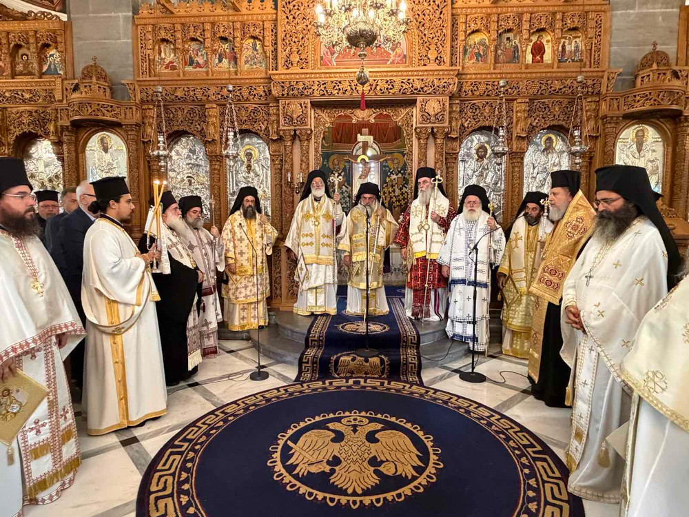 Αρχιερατικό συλλείτουργο στο τεσσαρακονθήμερο μνημόσυνο του κατά σάρκα πατρός του Μητροπολίτη Πέτρας