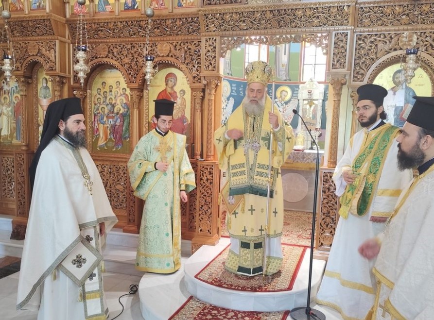 Θεία Λειτουργία στο Παρεκκλήσιο Αγίων Δώδεκα Αποστόλων «Κόκκινη Εκκλησιά» Καρδίτσης
