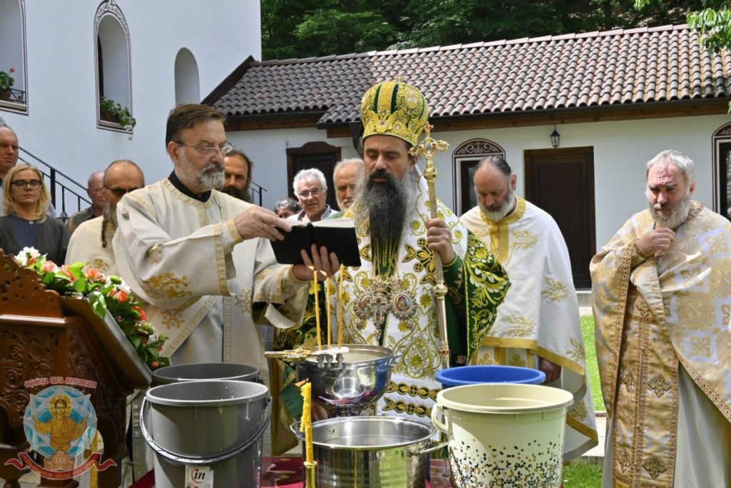Празник в Девическия манастир „Света Троица“ край с. Дивотино