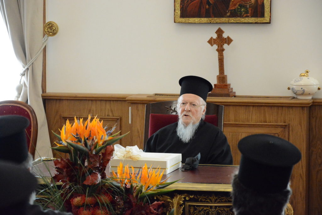 Eυχές προς τον εορτάζοντα Οικουμενικό Πατριάρχη από Ιεράρχες και μέλη της Πατριαρχικής Αυλής