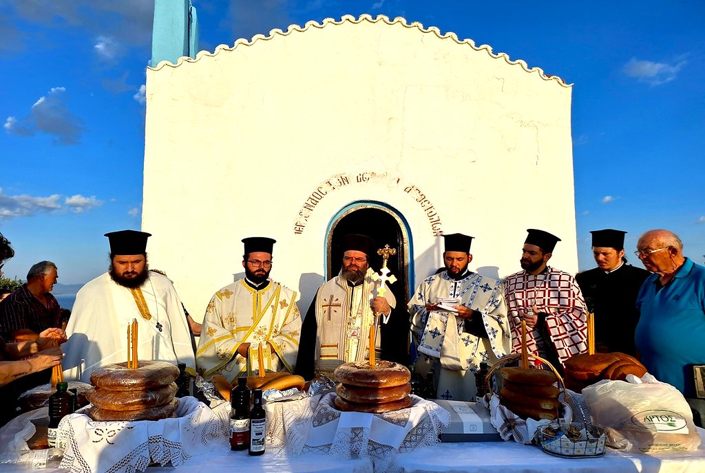 Εσπερινός της Συνάξεως των Αγίων Αποστόλων στην Ιερά Μητρόπολη Μαρωνείας