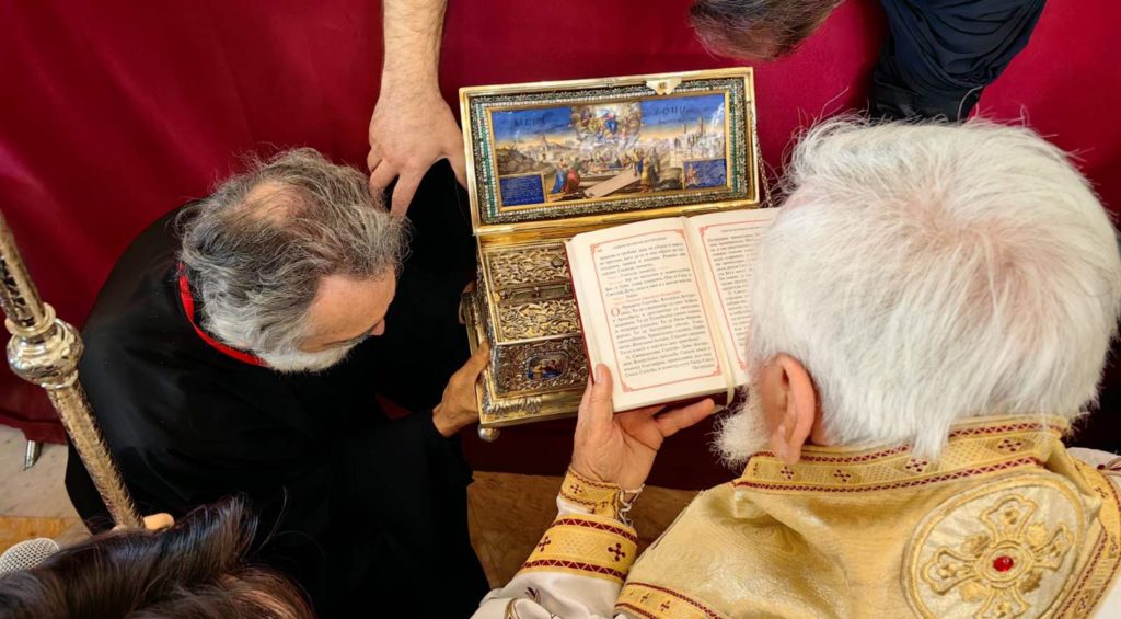 Владика Георгије служио Литургију пред Часним Појасом Пресвете Богородице