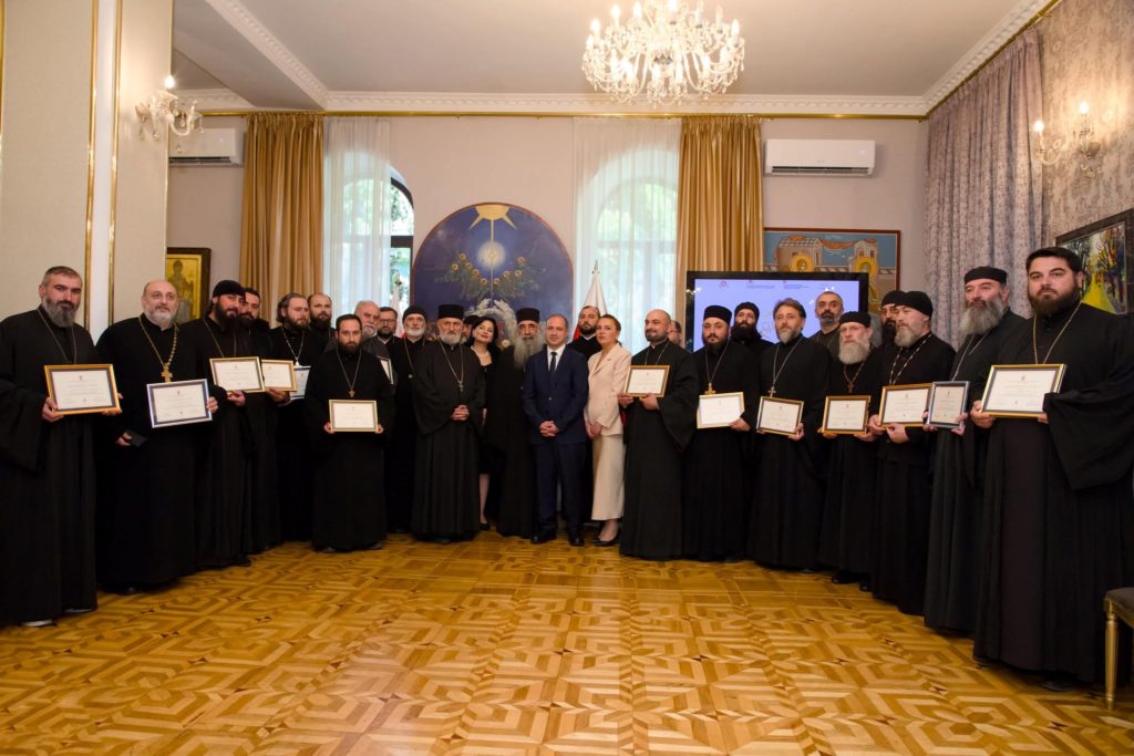 “ღირებულებითი განათლების“ პროგრამაში ჩართული სასულიერო პირებისა და მოსწავლეების დაჯილდოება