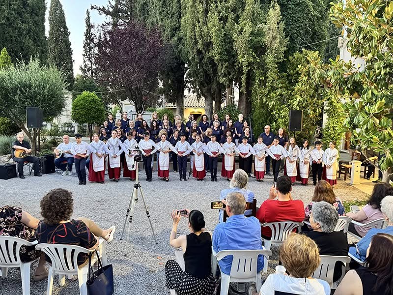 Η Χορωδία και χορευτικό τμήμα της Ευαγγελίστριας Πειραιώς στη Θήβα