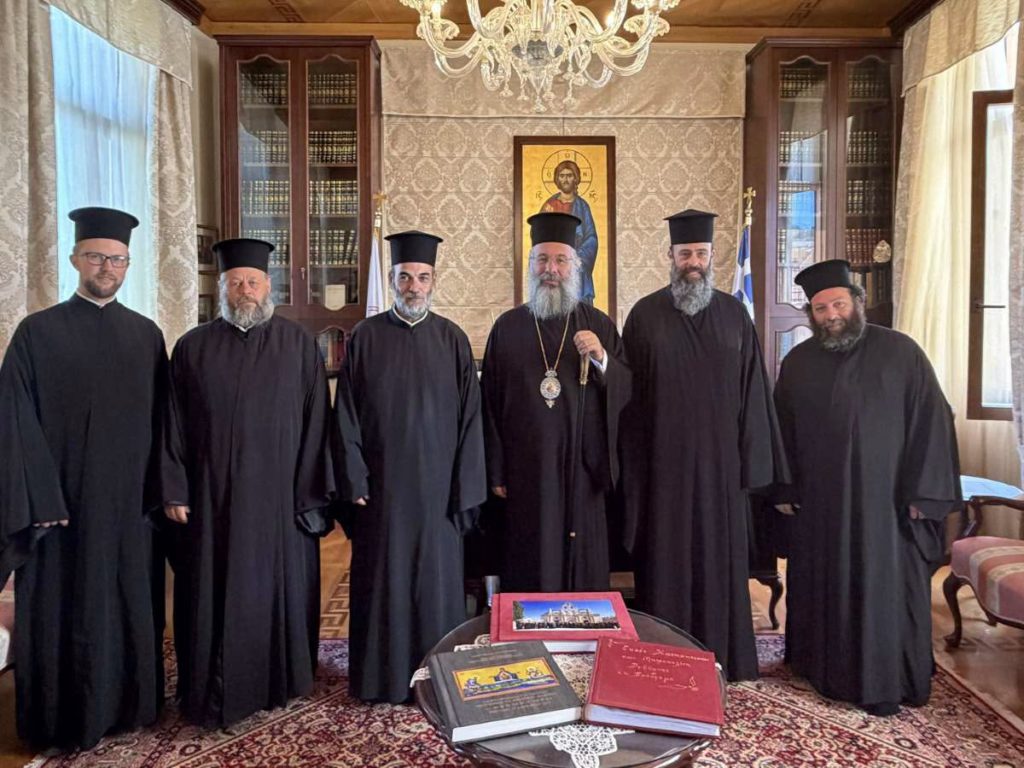 Το νέο Δ.Σ. του Ιερατικού Συνδέσμου της Μητροπόλεως Ρεθύμνης στον Μητροπολίτη Πρόδρομο