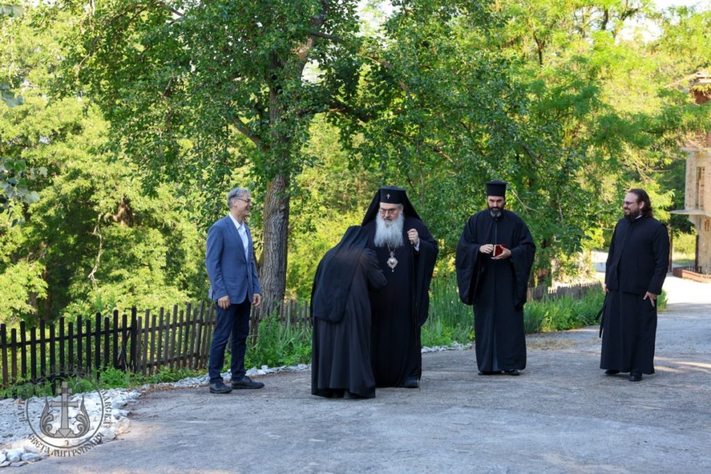 Архиерейска света литургия в Златарския манастир „Св. апостоли Петър и Павел“