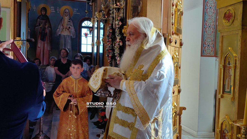 Αρχιερατική Θεία Λειτουργία στον πανηγυρίζοντα Ιερό Ναό Αγίου Λουκά του Ιατρού στο Ναύπλιο