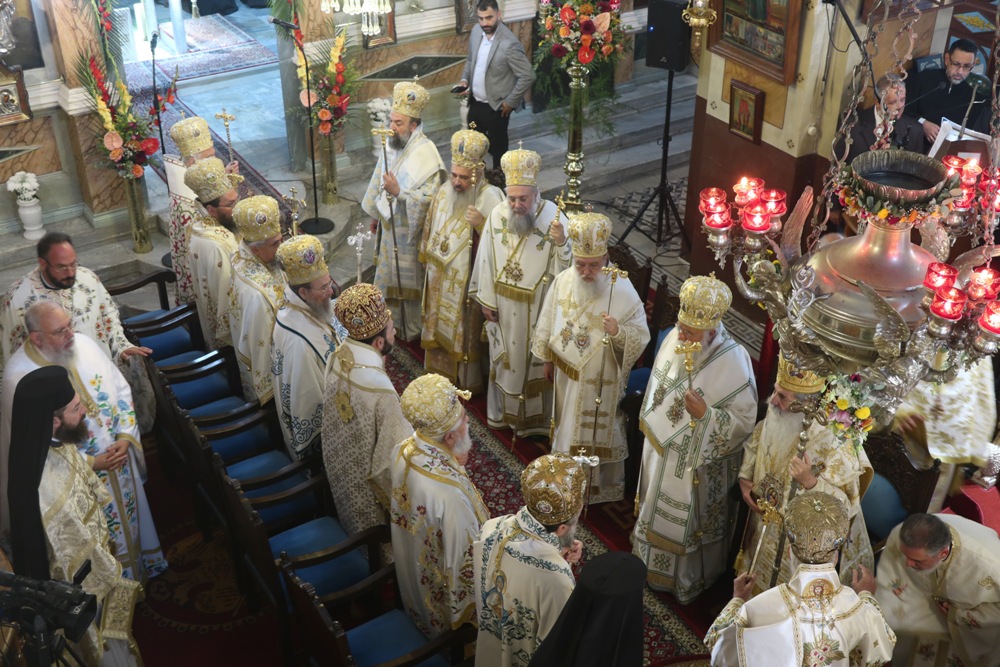Λαμπρός ο εορτασμός του Αγ. Ιερομάρτυρος Δωροθέου στην Ερμούπολη και των ονομαστηρίων του Μητροπολίτη Σύρου