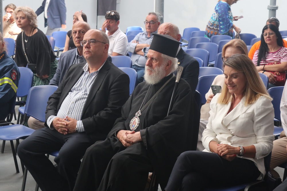 Ο Σύρου Δωρόθεος στην απονομή πτυχίων στους αποφοίτους της Επαγγελματικής Σχολής Μαθητείας της ΔΥΠΑ Σύρου