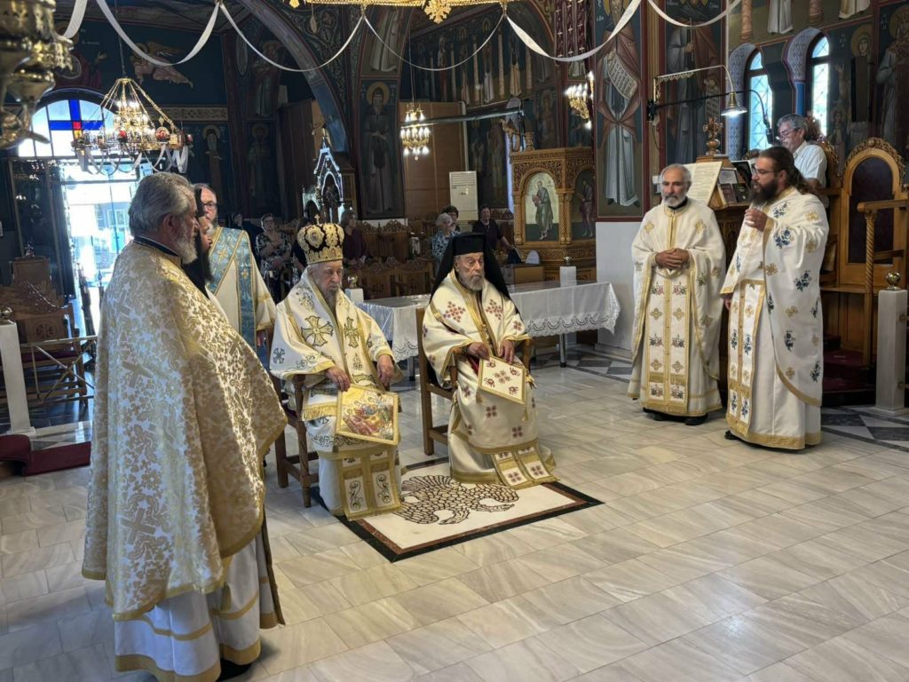 Αρχιερατικό συλλείτουργο και αποκαλυπτήρια προτομής στον Ιερό Ναό Αγίας Τριάδος Κριεζών
