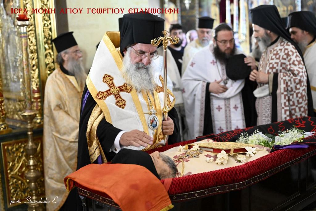 Η Εξόδιος Ακολουθία του Αγιοταφίτη Αρχιμανδρίτη Σεργίου Τσουκαλά στη Μονή Επανωσήφη