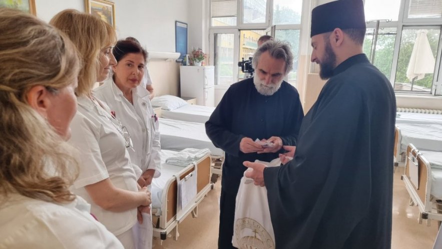 Κορδέλες της Αγίας Ζώνης προσφέρθηκαν ως ευλογία στο Ινστιτούτο Ογκολογίας και Ακτινολογίας της Σερβίας