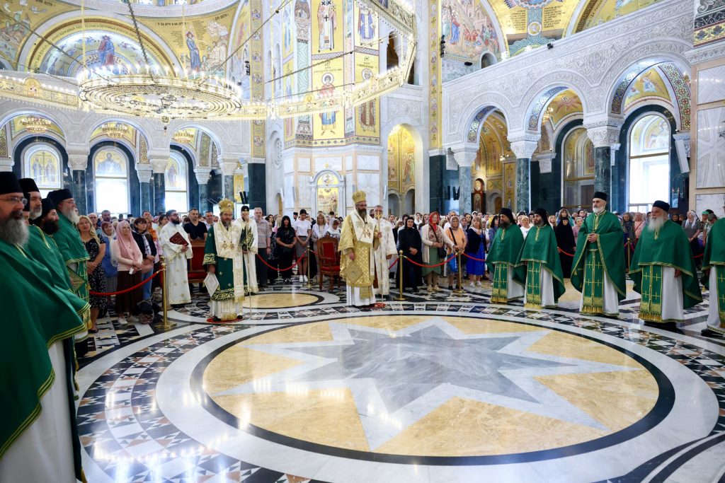 Η εορτή του Αγίου Πνεύματος ενώπιον της Αγίας Ζώνης στον Καθεδρικό Ναό Αγίου Σάββα Βελιγραδίου (ΦΩΤΟ&ΒΙΝΤΕΟ)