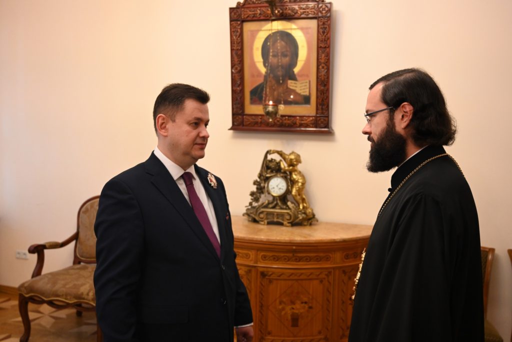 Председатель ОВЦС вручил российскому дипломату церковную награду