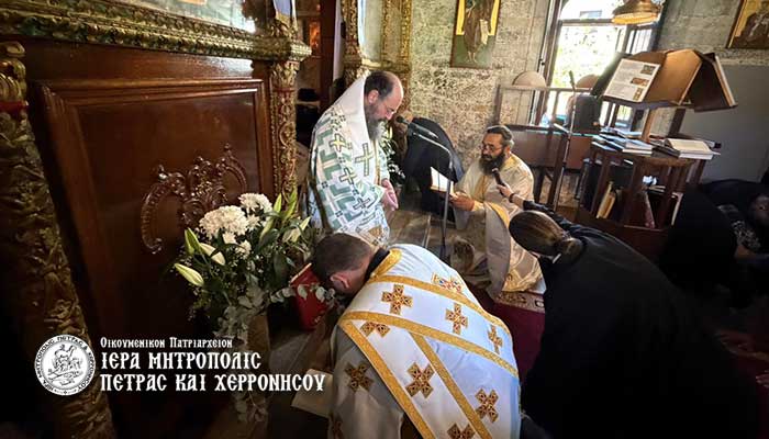 Πέτρας Γεράσιμος: Με την κάθοδο του Αγίου Πνεύματος, φωταγωγείται ο κόσμος από την αλήθεια και τη ζωή