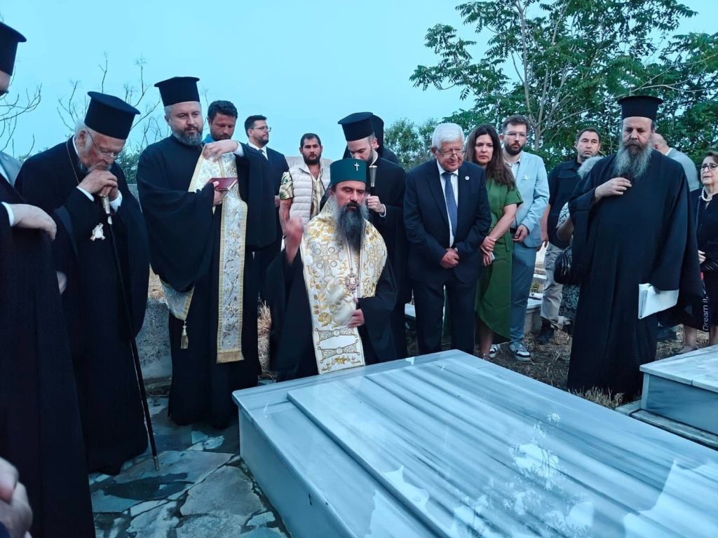 Patriarch Daniil of Bulgaria offers Trisagion at the graves of Ecumenical Patriarch Bartholomew’s family