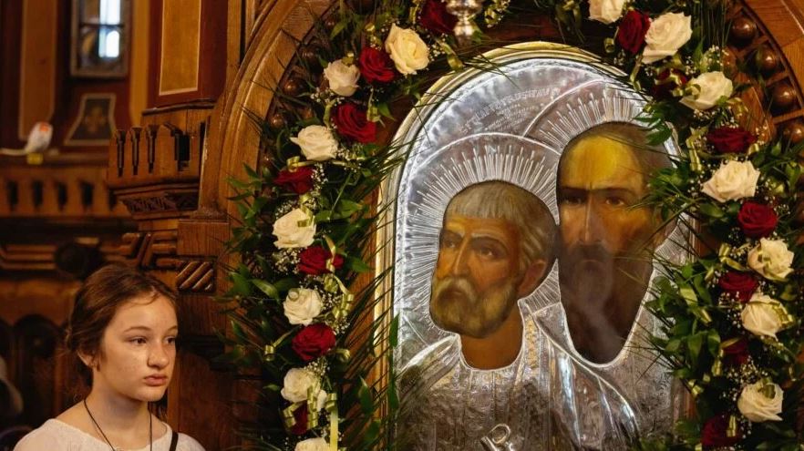 Σχεδόν μισό εκατομμύριο Ρουμάνοι φέρουν τα ονόματα Πέτρος και Παύλος