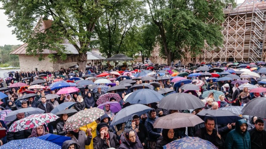 Mii de pelerini l-au cinstit pe Sfântul Ioan cel Nou la Suceava