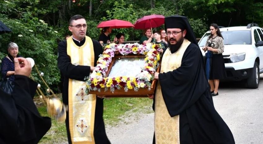 O icoana a Maicii Domnului veche de peste 500 de ani a fost dusă la Mănăstirea Poiana Mărului din Caraș-Severin