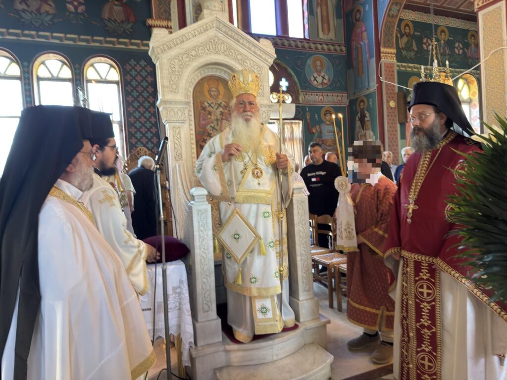 Θεία Λειτουργία από τον Θηβών Γεώργιο στο Θεολόγο Φθιώτιδος