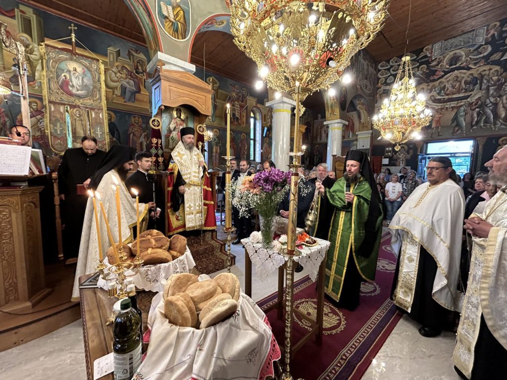 Με εκκλησιαστική λαμπρότητα η πανήγυρη της Αγίας Τριάδος Δροσοπηγής Φλώρινας