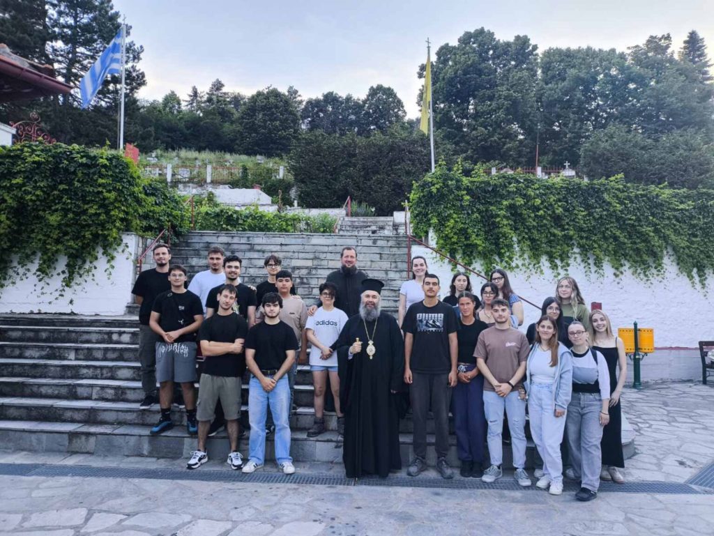 Συνάντηση Μητροπολίτη Φλωρίνης με προσκυνητές και φοιτητές