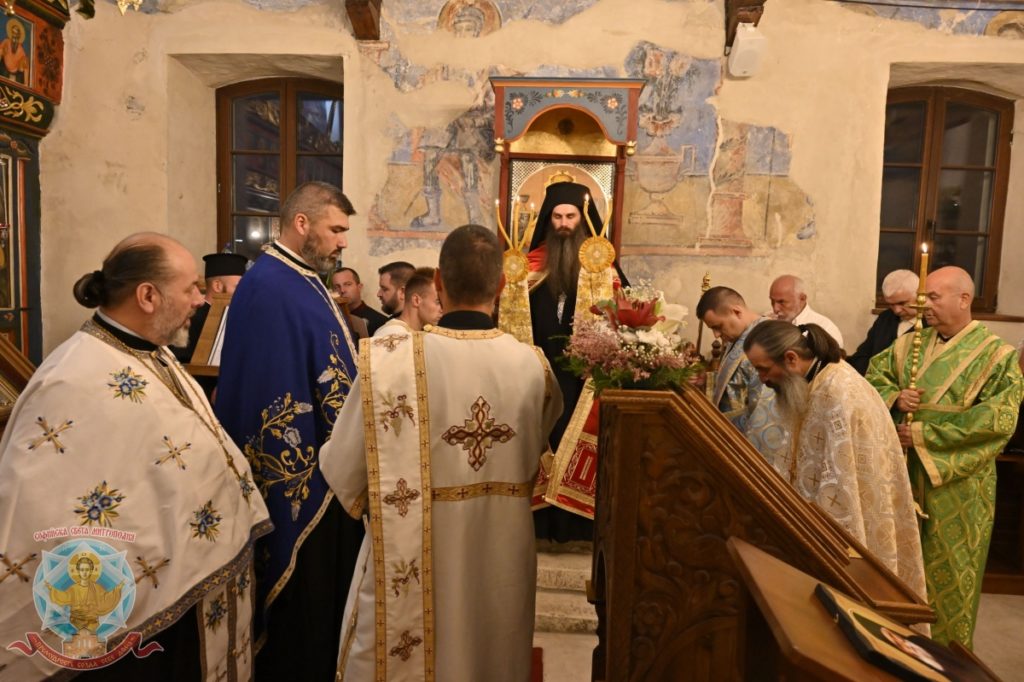 Всенощно бдение в столичния храм „Св. Мина“ за празника на Богородичната икона „Троеручица“