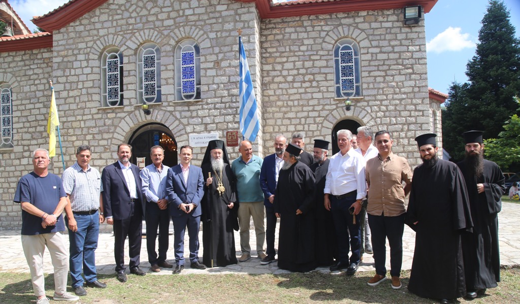 Στην ελατοσκεπή Αγία Κυριακή της Ορεινής Ναυπακτίας