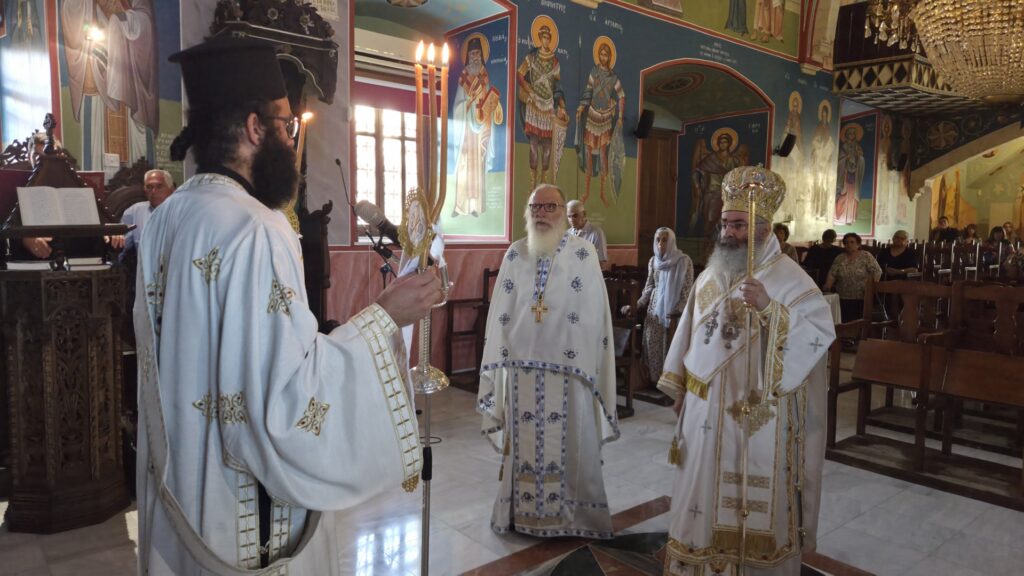 Ο Επίσκοπος Αμαθούντος στον Iερό Nαό Αποστόλων Πέτρου και Παύλου στην κοινότητα της Ασγάτας