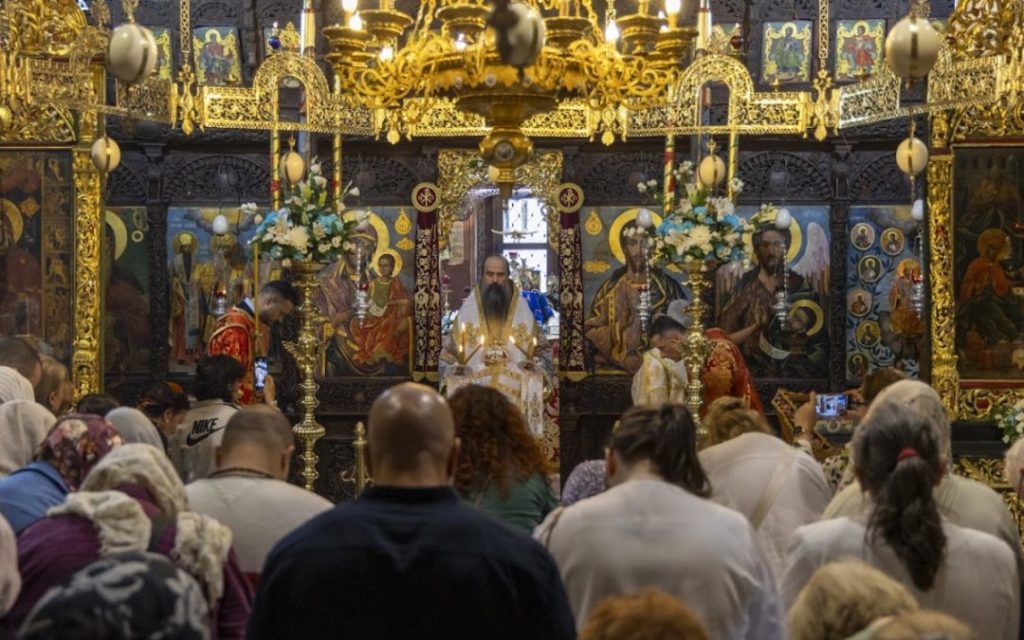 Бугарска: Свеноћно бденије и Патријарашка литургија поводом празника Пресвете Богородице „Тројеручице“ у Тројанском манастиру