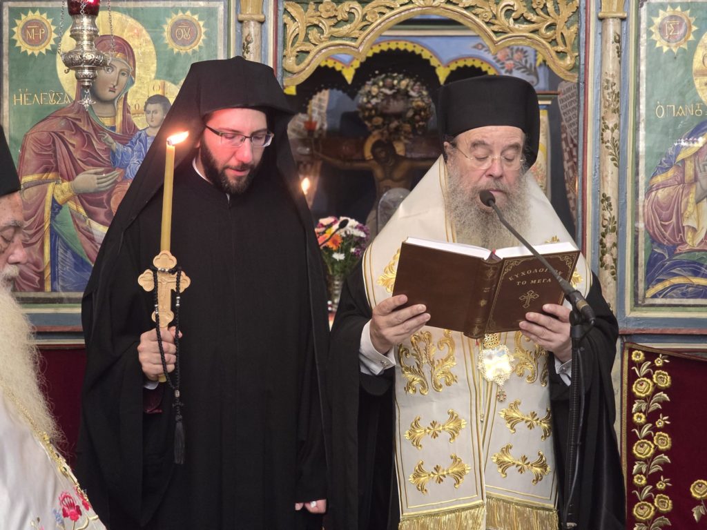 Mοναχική κουρά από τον Μητροπολίτη Ιερισσού