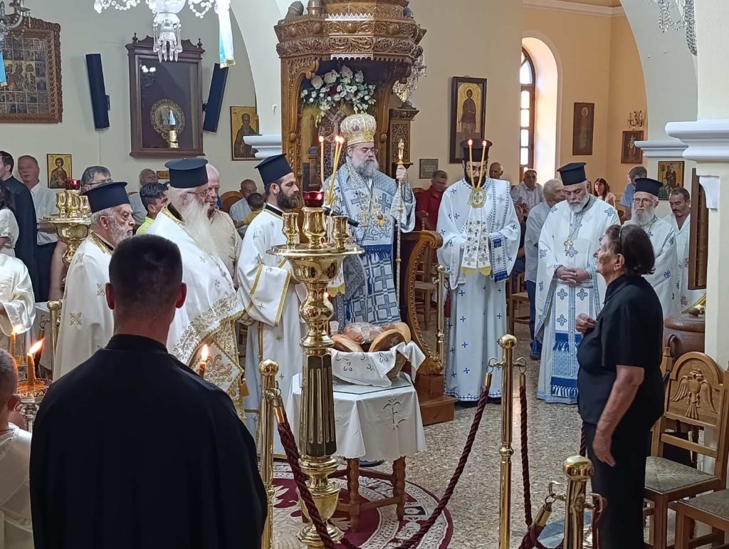 Πρώτη Αρχιερατική Θεία Λειτουργία του Κυδωνίας Τίτου στον πανηγυρίζοντα Ιερό Ναό Αγίου Παντελεήμονος Χαλέπας