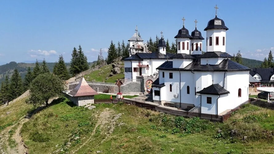 Mănăstirea Piatra Tăieturii invită credincioșii la hramul închinat Sfântului Proroc Ilie