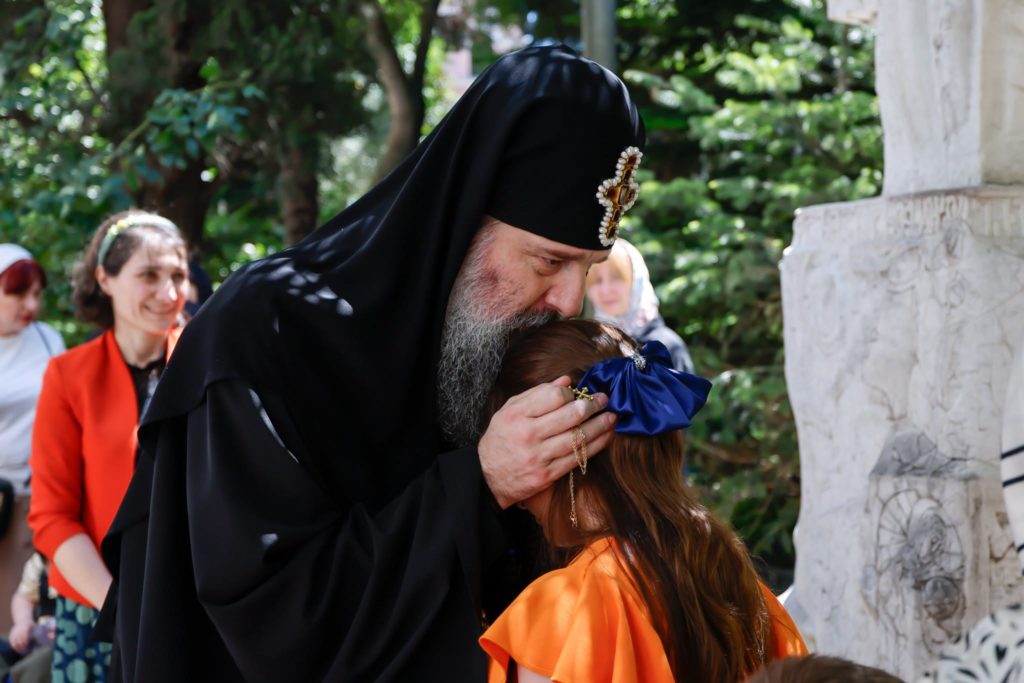 Ο Πατριάρχης Γεωργίας υποδέχθηκε μαθητές με προβλήματα όρασης