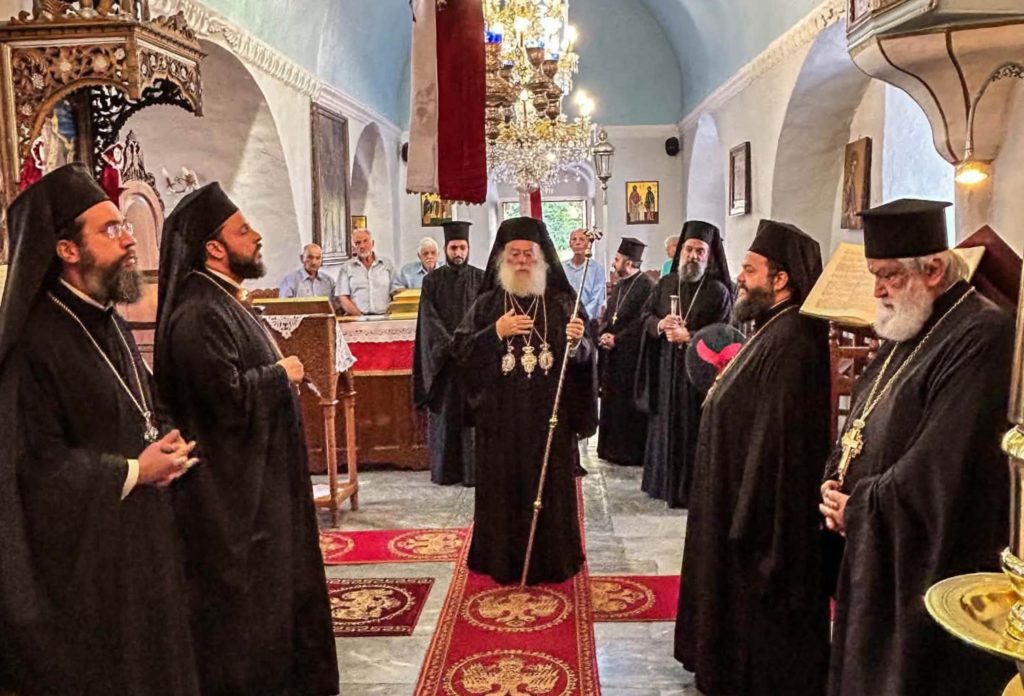 Πατριαρχική Θεία Λειτουργία και μνημόσυνο Πατριάρχου Αλεξανδρείας κυρού Παρθενίου στην Αμοργό