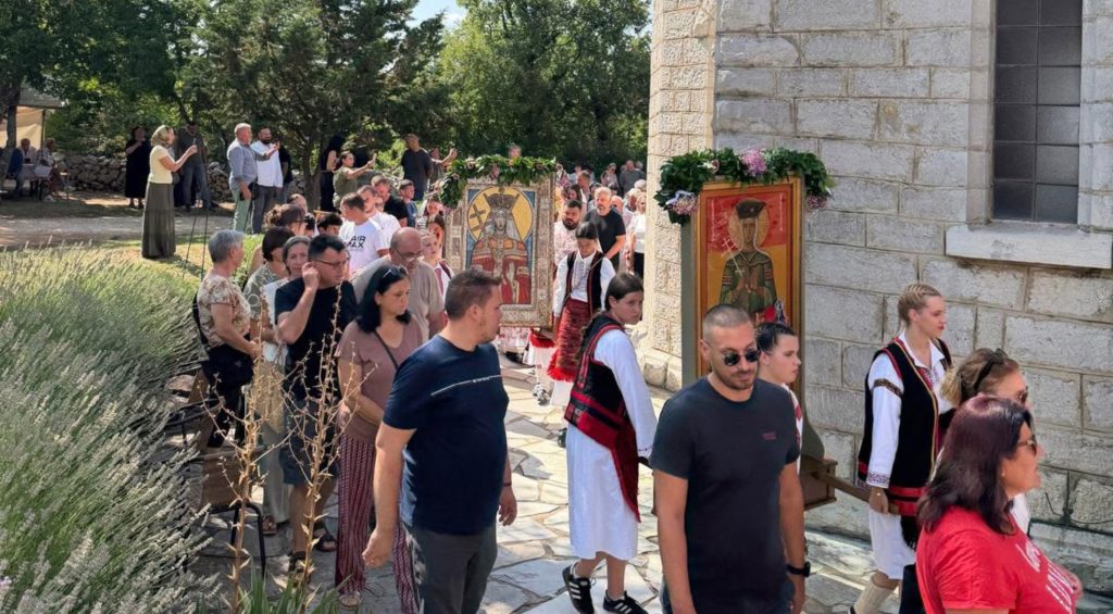 Сведочимо Христа у радости Васкрсења, највећег дара који нам је Бог дао