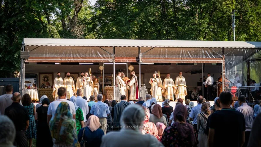 Arhiepiscopul Calinic al Sucevei și Rădăuților a îndemnat la dobândirea păcii lăuntrice prin rugăciune și credință