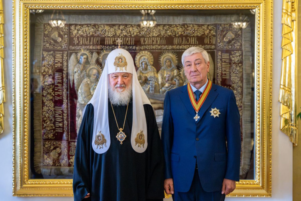 Предстоятель Русской Церкви удостоил директора Росфинмониторинга Ю.А. Чиханчина ордена благоверного князя Даниила Московского