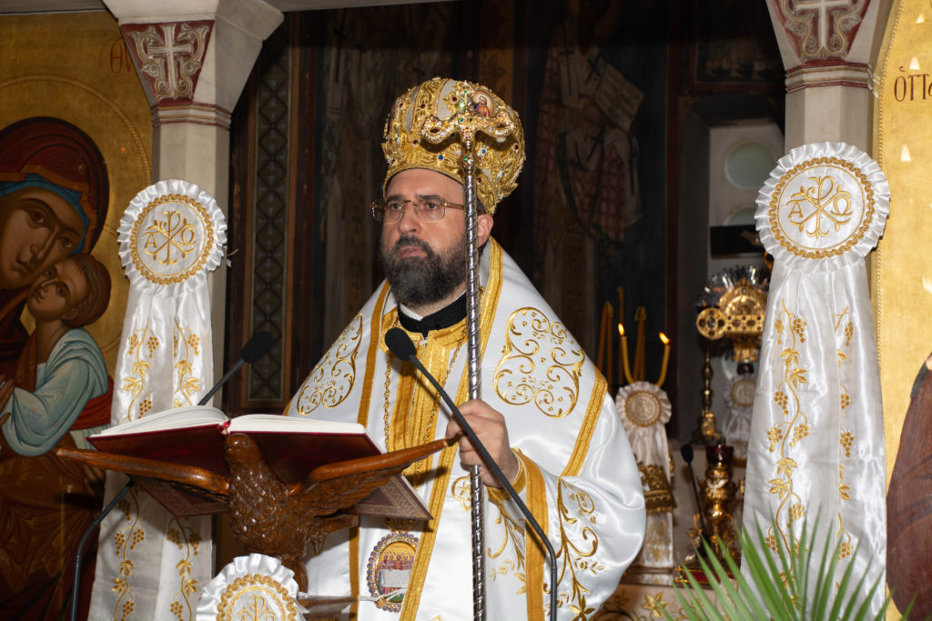 Η πρώτη αρχιερατική Θεία Λειτουργία του Επισκόπου Ανδίδων Ισιδώρου στον ιστορικό Ναό Μεταμορφώσεως Σωτήρος στην Πλάκα