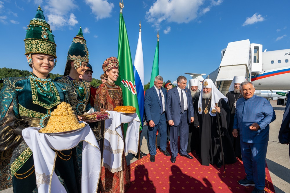Святейший Патриарх Московский прибыл в Казань