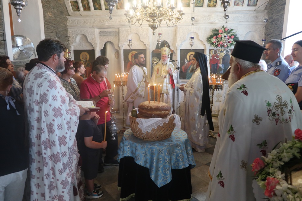 Αρχιερατική Θεία Λειτουργία στη Μονή Αγίας Ειρήνης Χρυσοβαλάντου Άνδρου