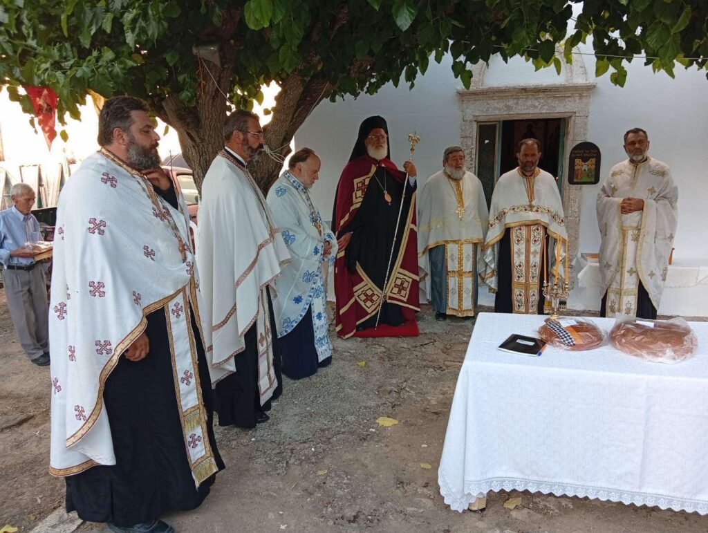 Πανηγυρικός Εσπερινός της Συνάξεως των Αγίων Αποστόλων στα Άνω Καστελλιανά Μονοφατσίου