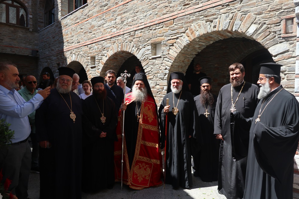 Ενθρονίσθηκε ο νέος Ηγούμενος της Ιεράς Μονής Αγίας Μαρίνης Άνδρου