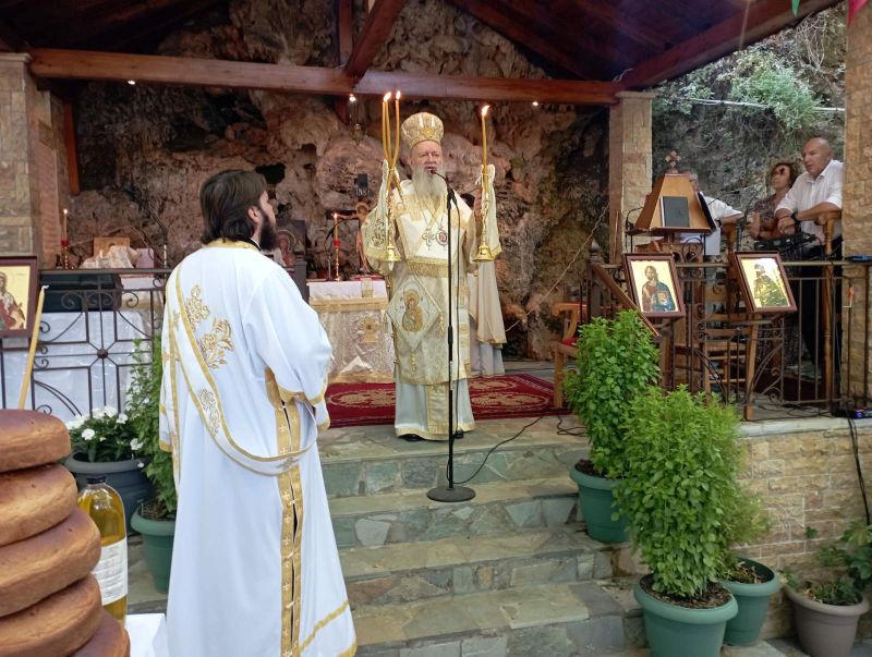 Πανηγύρισε το γραφικό εξωκλήσι της Αγίας Κυριακής στα Καμπιά Διρφύων